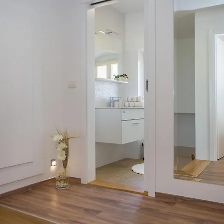 Holiday home Nonina Hiza Porec