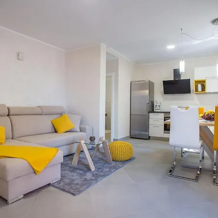 Holiday home Nonina Hiza Porec