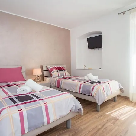 Holiday home Nonina Hiza