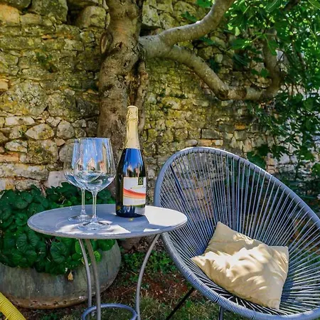 Nonina Hiza Holiday home *